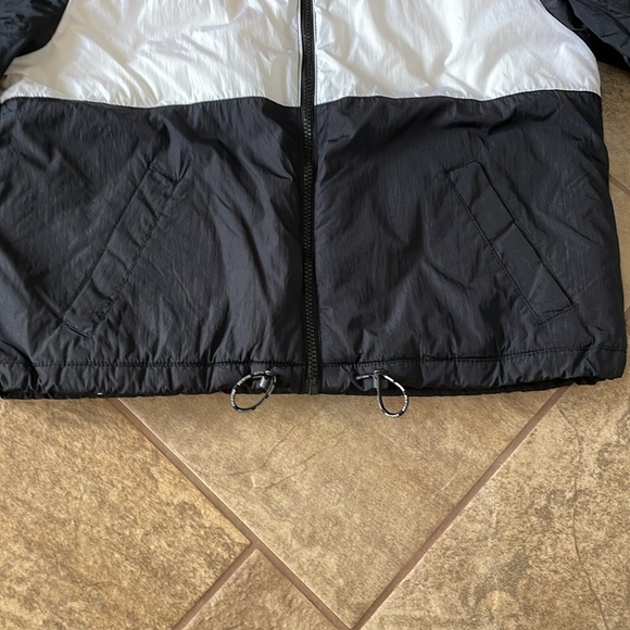 + HOLLISTER + Cropped Puffer Jacket - Picture 7 of 13